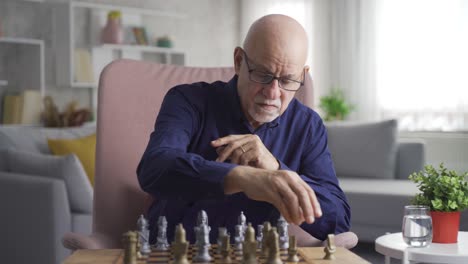 The-old-man,-who-lives-alone-and-has-no-one,-plays-chess.